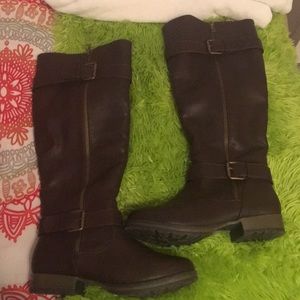 Brown boots never worn before